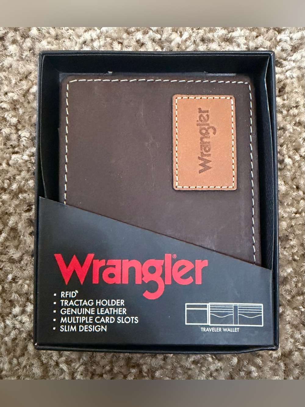NWT Wrangler Men’s Genuine Leather Traveler Wallet Brown RFID TracTag Holder